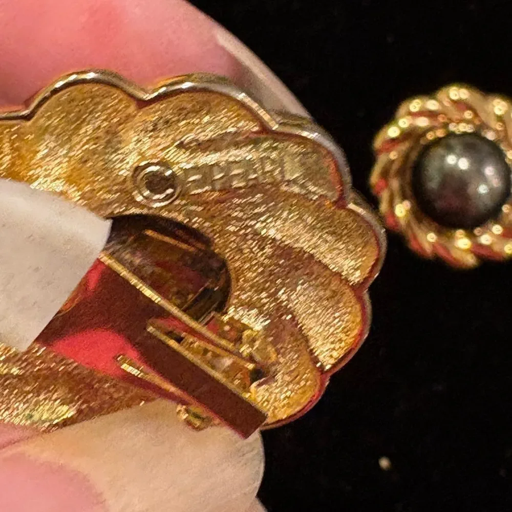 VTG Erwin Pearl Hematite Gold Tone Clip Earrings